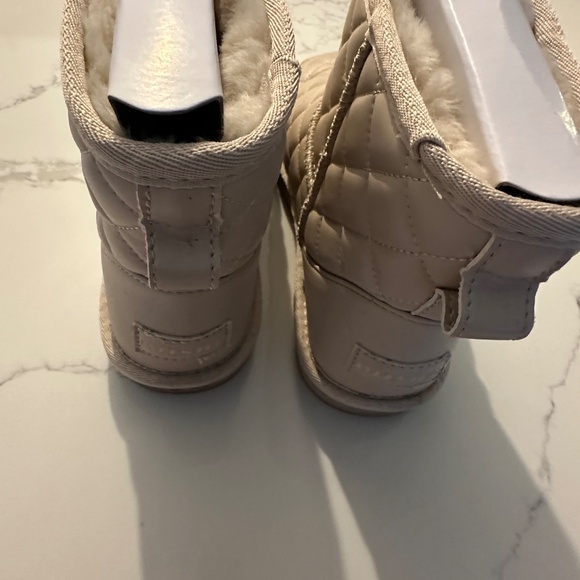 TAN PULL ON QUILED FAUX LEATHER ANKLE BOOTS - Picture 3 of 4